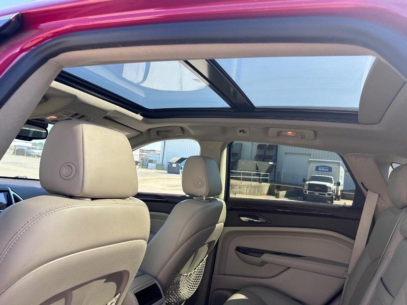 Cadillac SRX Vehicle Full-screen Gallery Image 9