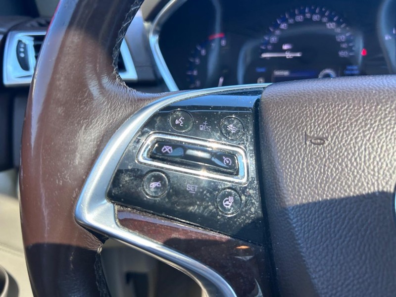 Cadillac SRX Vehicle Full-screen Gallery Image 12