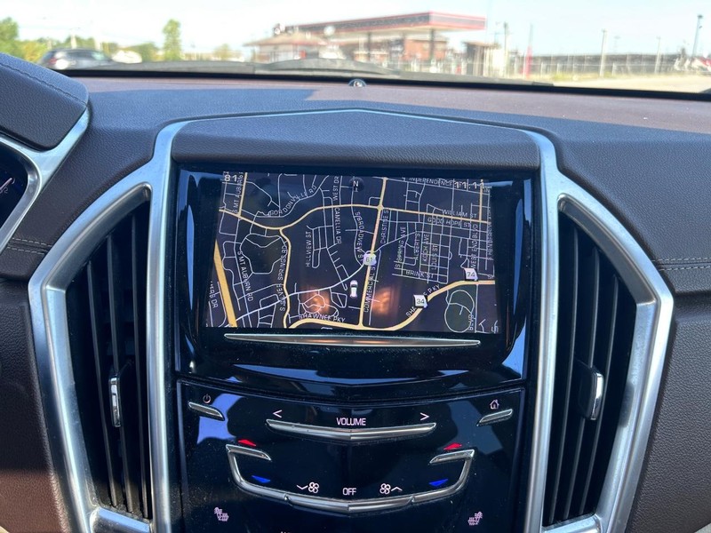 Cadillac SRX Vehicle Full-screen Gallery Image 14