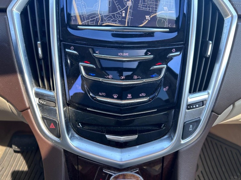 Cadillac SRX Vehicle Full-screen Gallery Image 15