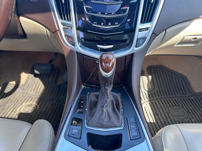 Cadillac SRX Vehicle Full-screen Gallery Image 16