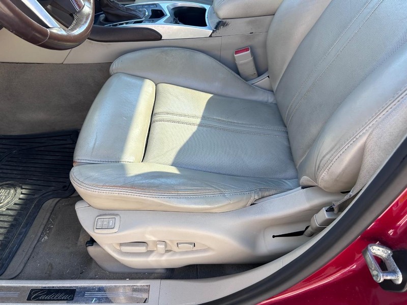 Cadillac SRX Vehicle Full-screen Gallery Image 19