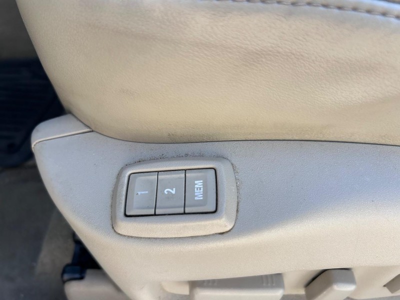 Cadillac SRX Vehicle Full-screen Gallery Image 20