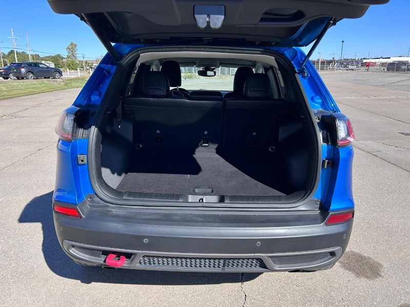 Jeep Cherokee Vehicle Full-screen Gallery Image 5