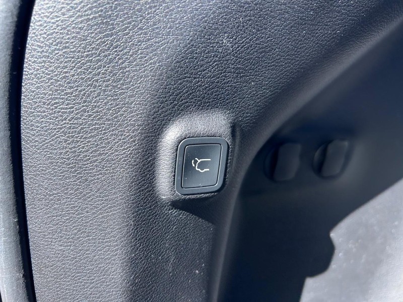 Jeep Cherokee Vehicle Full-screen Gallery Image 6