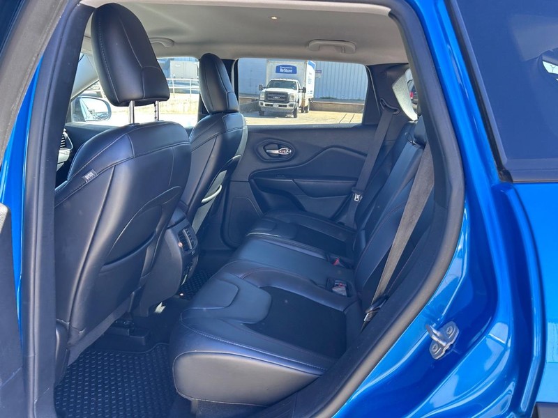 Jeep Cherokee Vehicle Full-screen Gallery Image 8