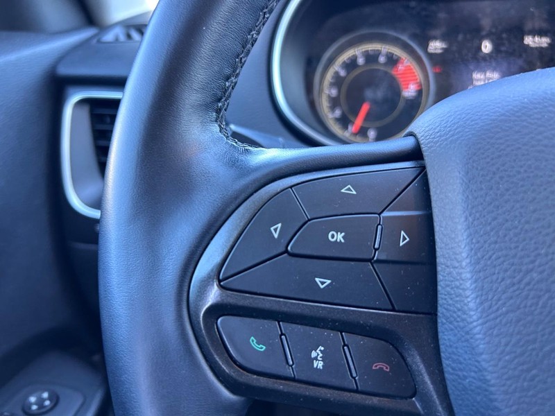 Jeep Cherokee Vehicle Full-screen Gallery Image 11