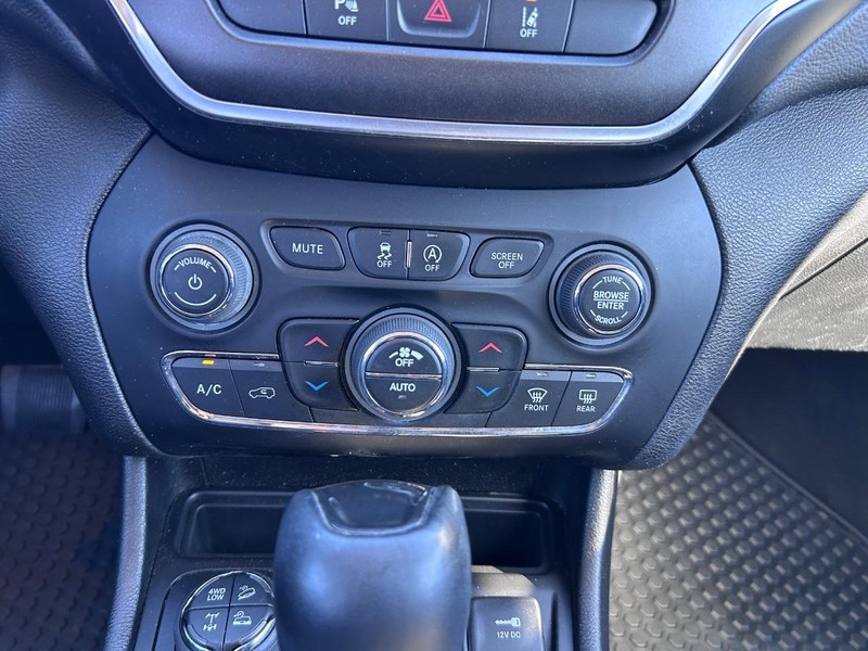 Jeep Cherokee Vehicle Full-screen Gallery Image 14