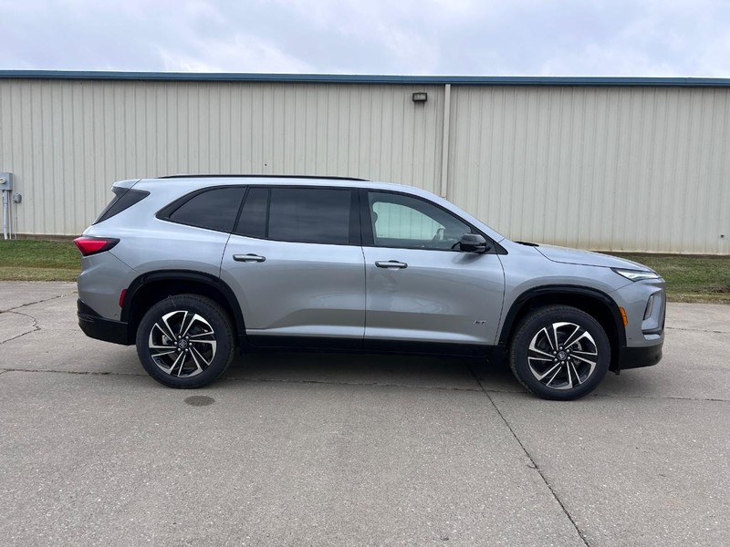 Buick Enclave Vehicle Full-screen Gallery Image 2