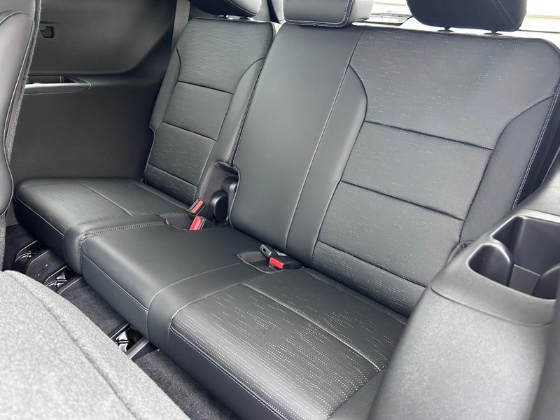 Buick Enclave Vehicle Full-screen Gallery Image 8