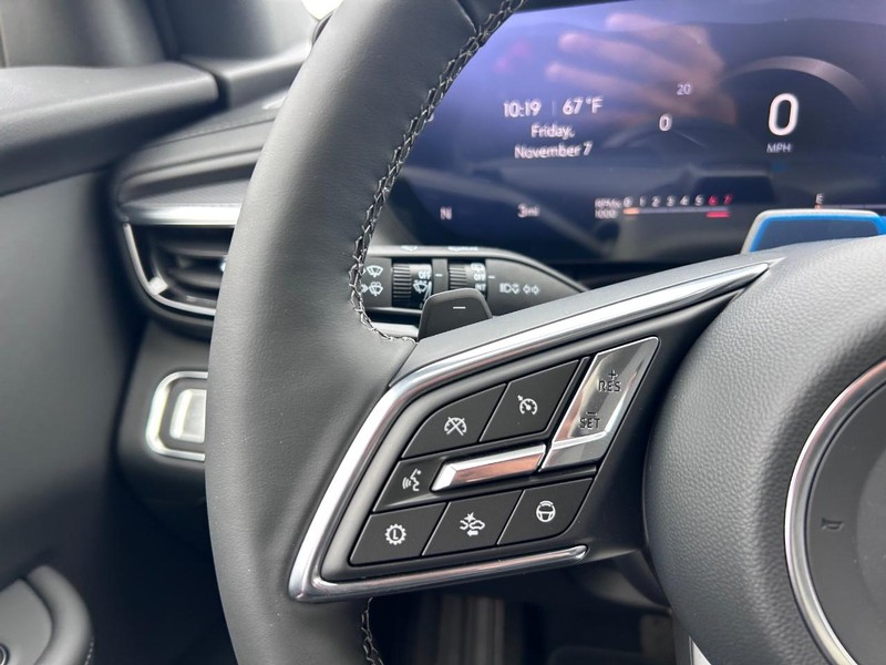 Buick Enclave Vehicle Full-screen Gallery Image 13