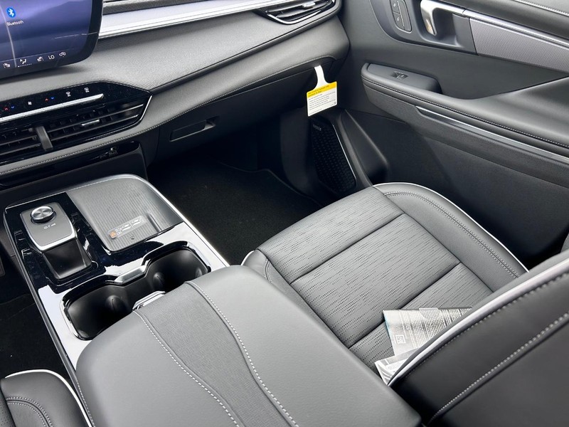 Buick Enclave Vehicle Full-screen Gallery Image 16