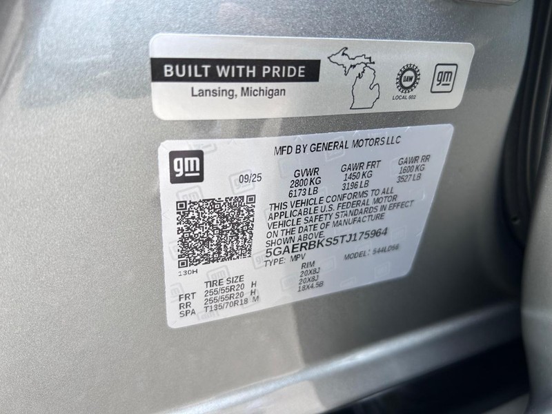 Buick Enclave Vehicle Full-screen Gallery Image 22