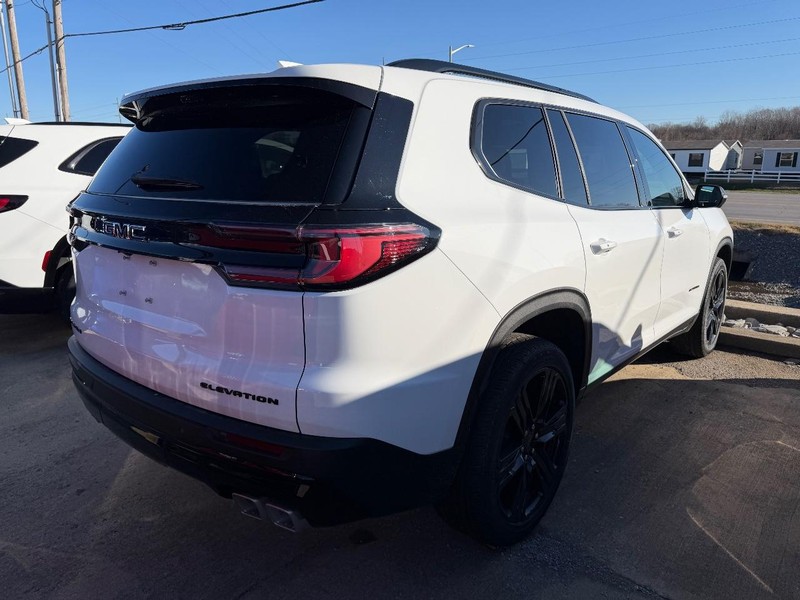 GMC Acadia Vehicle Full-screen Gallery Image 2