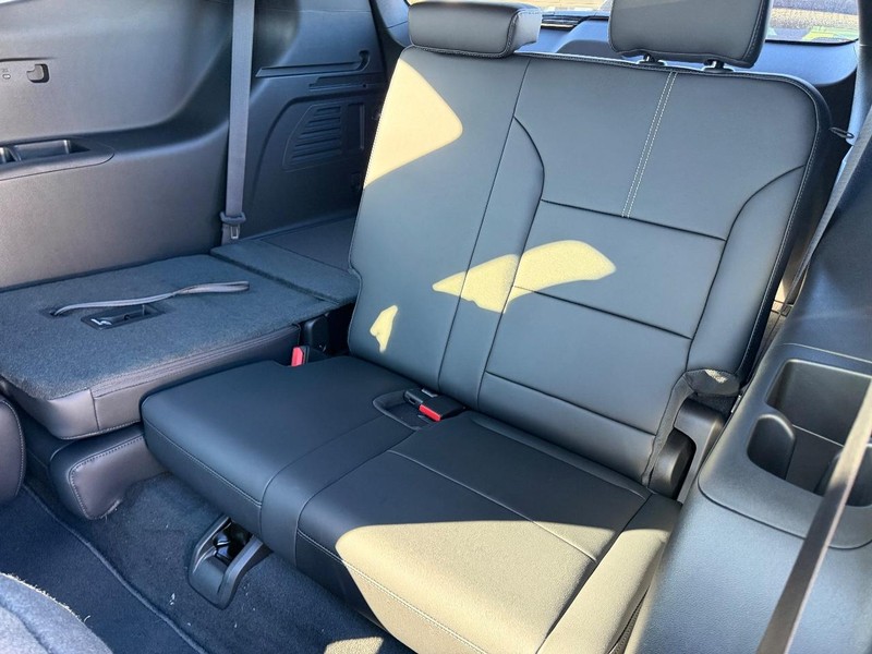 GMC Acadia Vehicle Full-screen Gallery Image 5