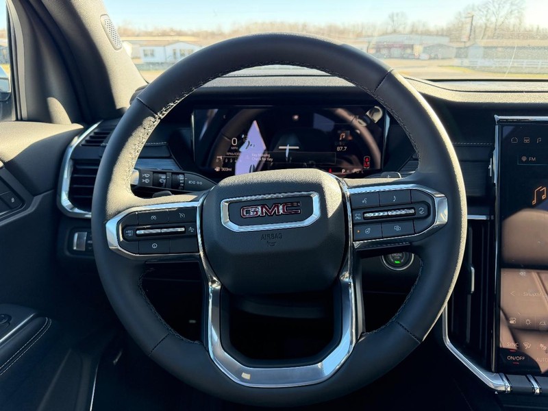 GMC Acadia Vehicle Full-screen Gallery Image 10