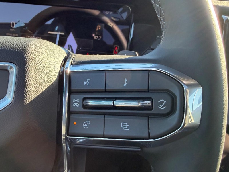 GMC Acadia Vehicle Full-screen Gallery Image 12