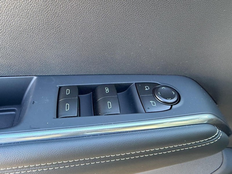 GMC Acadia Vehicle Full-screen Gallery Image 17