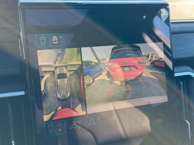 GMC Acadia Vehicle Full-screen Gallery Image 20