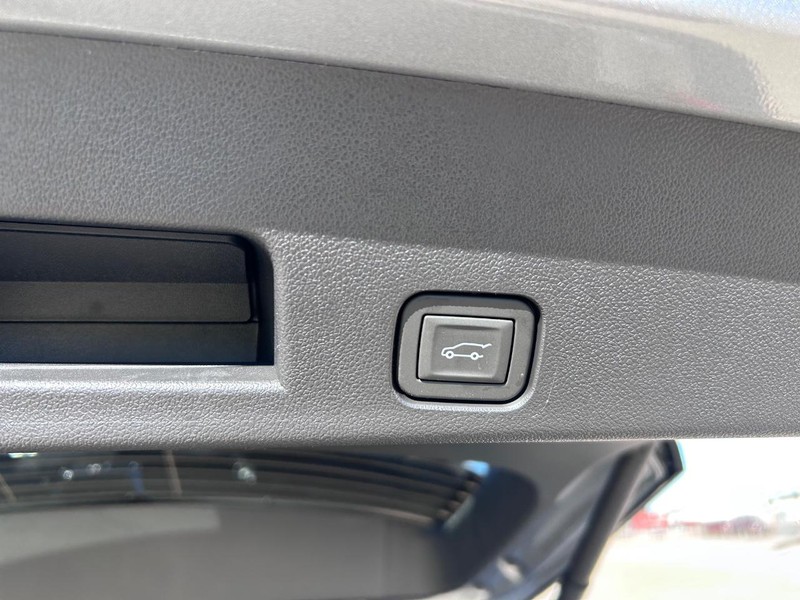 Buick Enclave Vehicle Full-screen Gallery Image 6