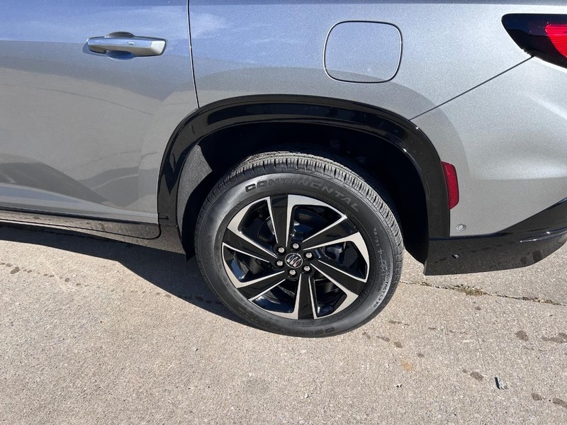 Buick Enclave Vehicle Full-screen Gallery Image 7