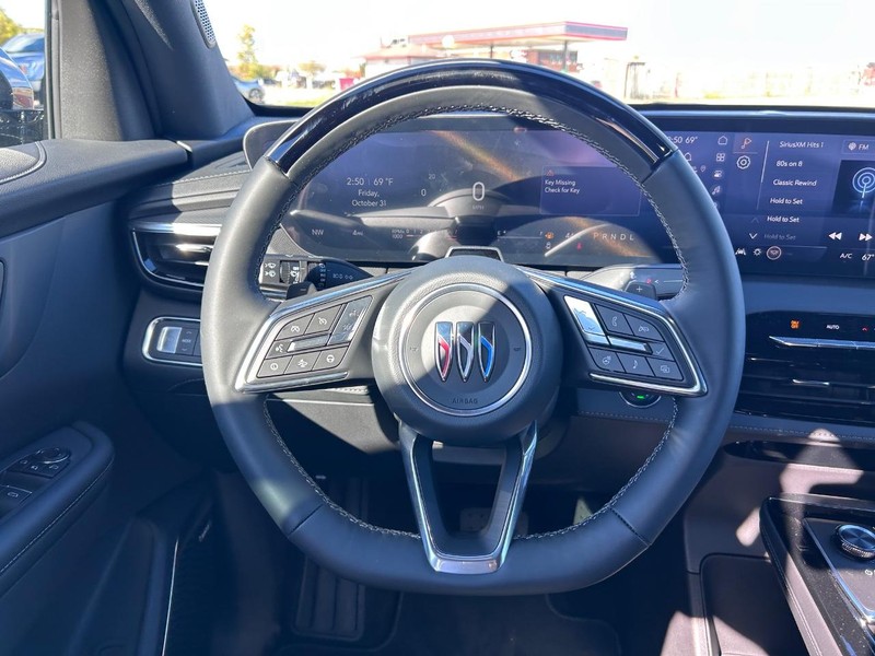 Buick Enclave Vehicle Full-screen Gallery Image 12