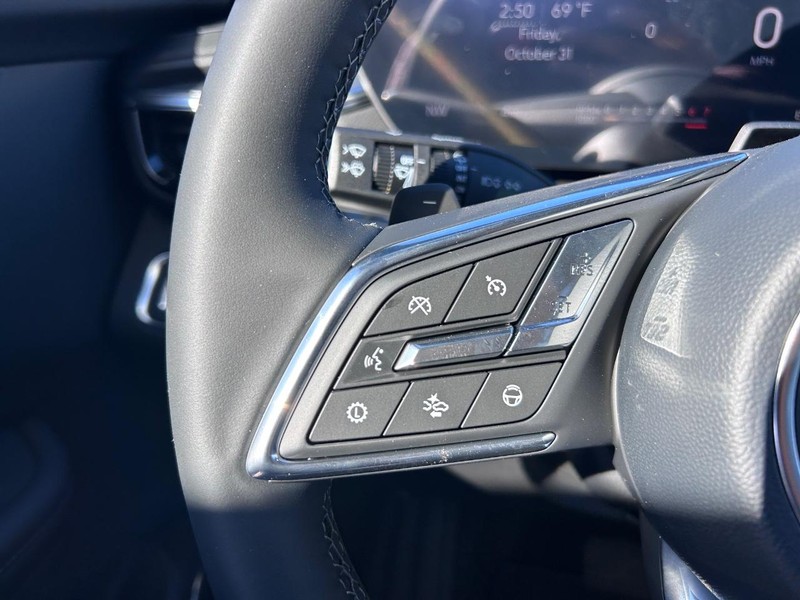 Buick Enclave Vehicle Full-screen Gallery Image 13