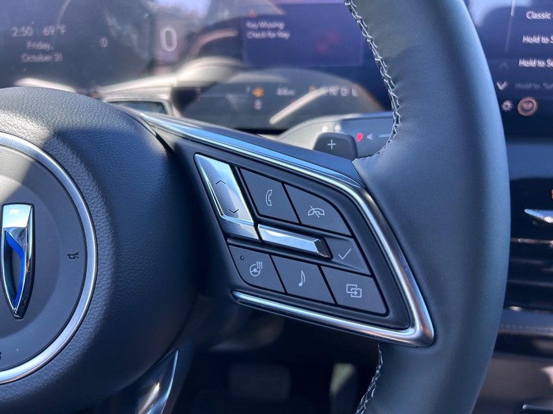 Buick Enclave Vehicle Full-screen Gallery Image 14