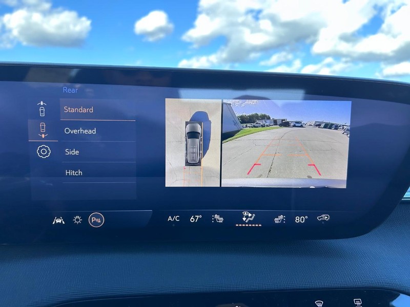 Buick Enclave Vehicle Full-screen Gallery Image 22