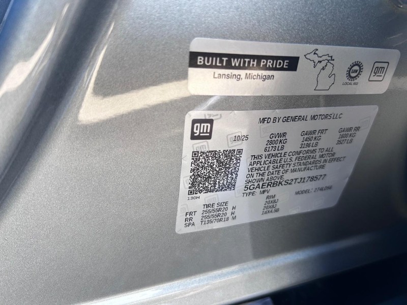 Buick Enclave Vehicle Full-screen Gallery Image 24