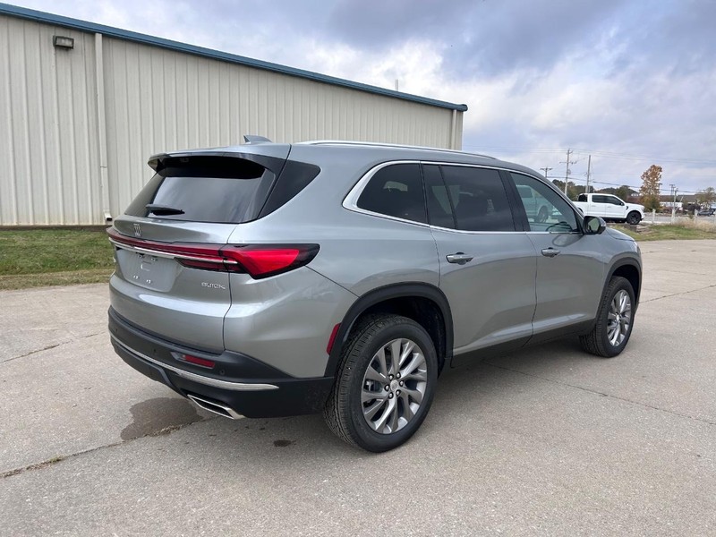 Buick Enclave Vehicle Full-screen Gallery Image 3