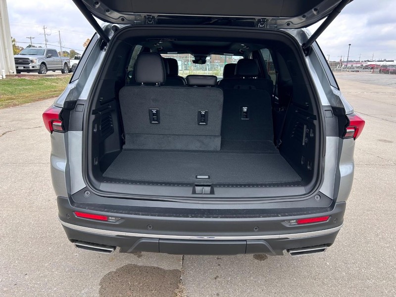 Buick Enclave Vehicle Full-screen Gallery Image 5