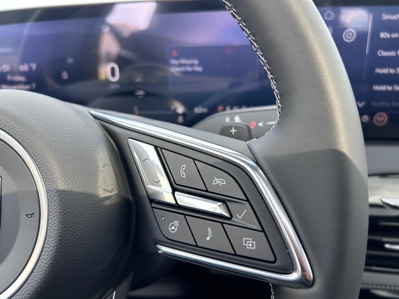 Buick Enclave Vehicle Full-screen Gallery Image 15