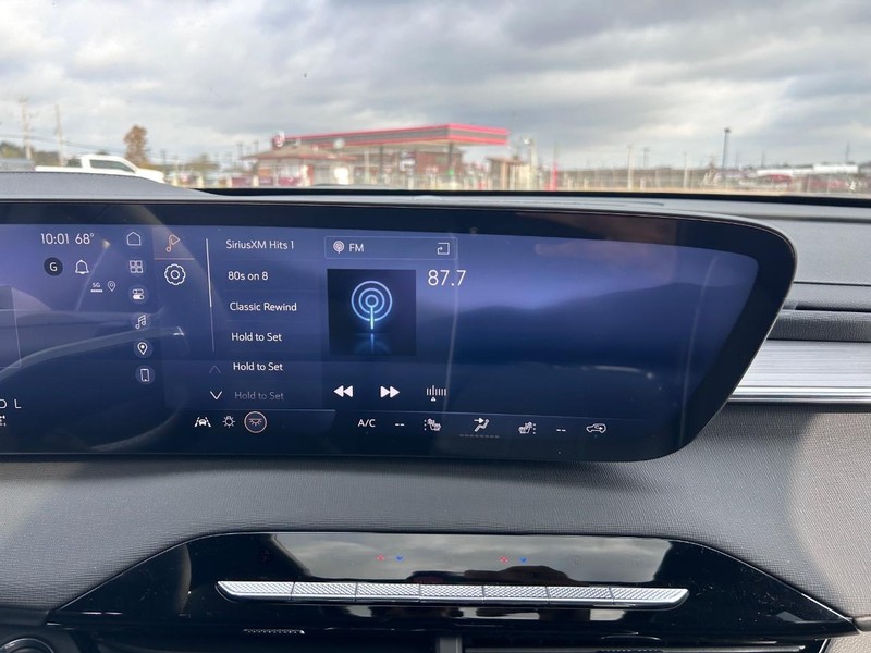 Buick Enclave Vehicle Full-screen Gallery Image 17