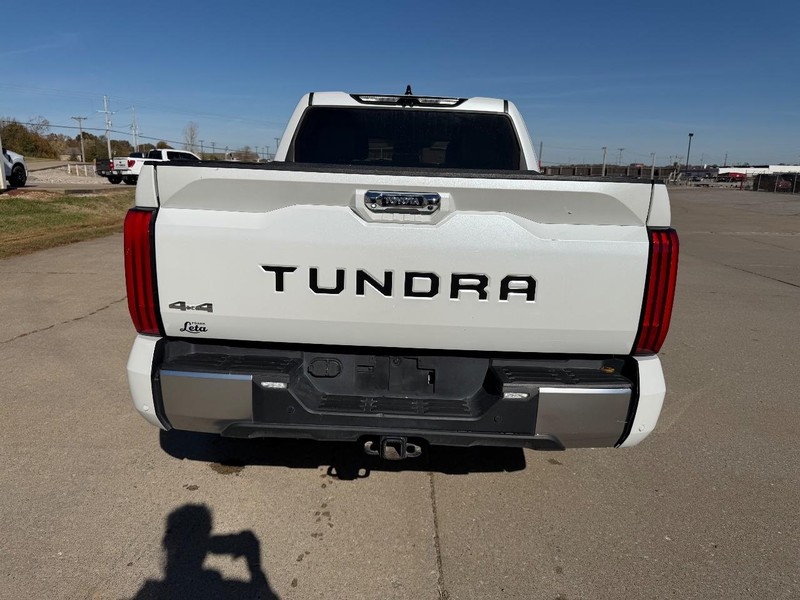 Toyota Tundra 4WD Vehicle Full-screen Gallery Image 4