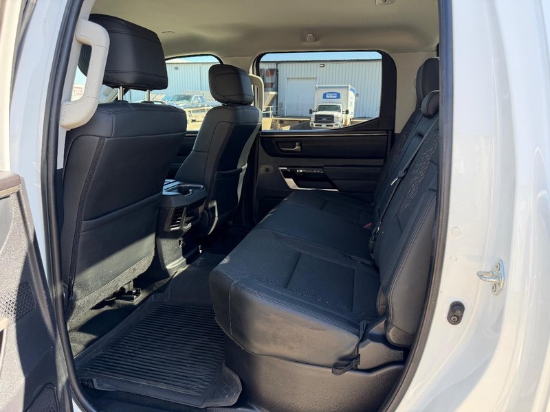 Toyota Tundra 4WD Vehicle Full-screen Gallery Image 7