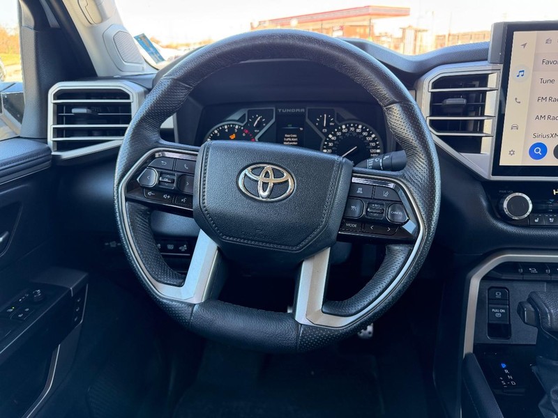 Toyota Tundra 4WD Vehicle Full-screen Gallery Image 9