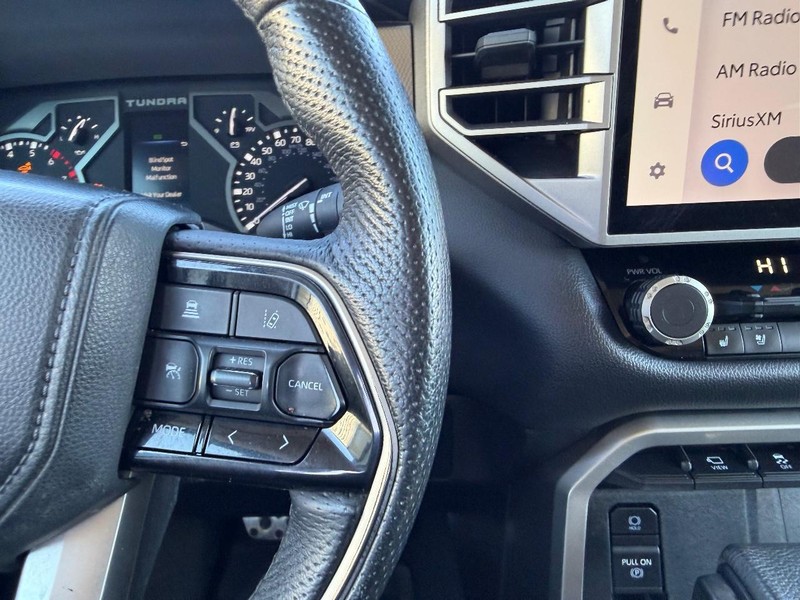 Toyota Tundra 4WD Vehicle Full-screen Gallery Image 11