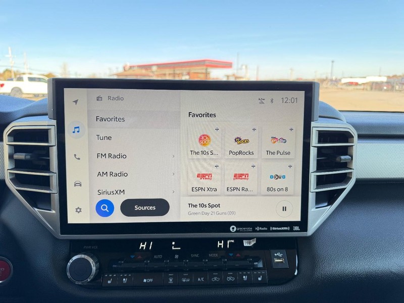 Toyota Tundra 4WD Vehicle Full-screen Gallery Image 12