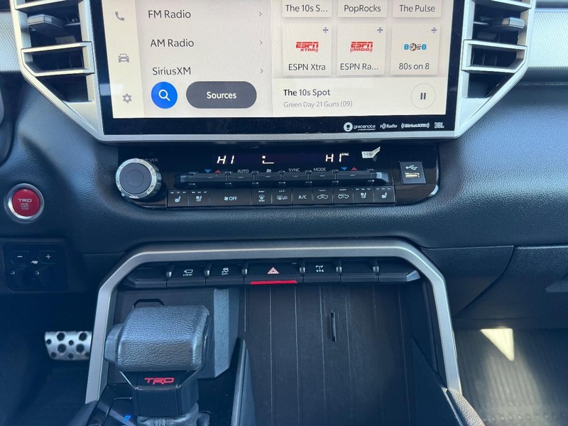 Toyota Tundra 4WD Vehicle Full-screen Gallery Image 13