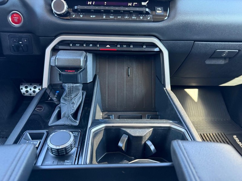 Toyota Tundra 4WD Vehicle Full-screen Gallery Image 14