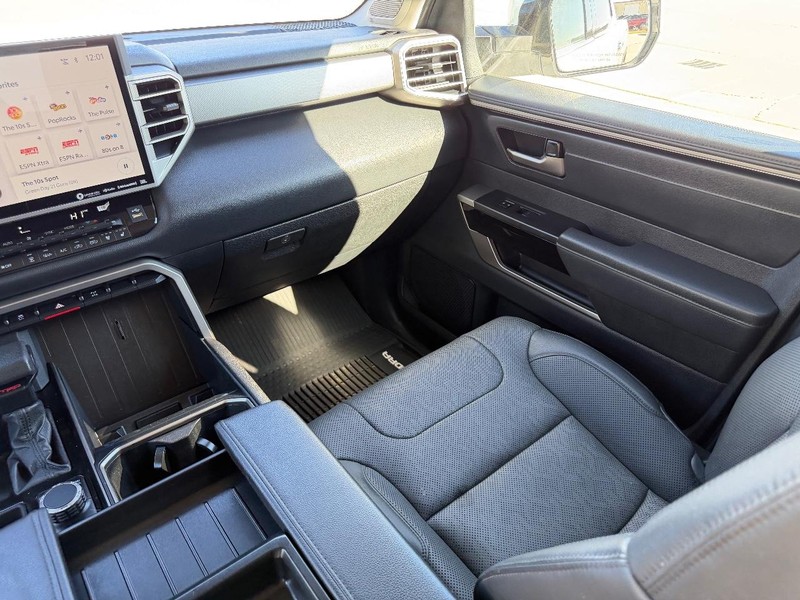 Toyota Tundra 4WD Vehicle Full-screen Gallery Image 15