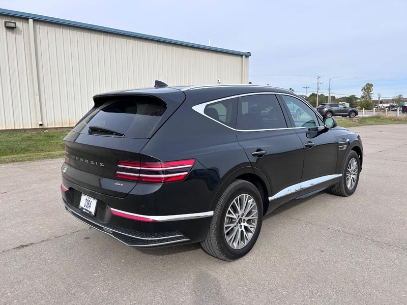 Genesis GV80 Vehicle Full-screen Gallery Image 3