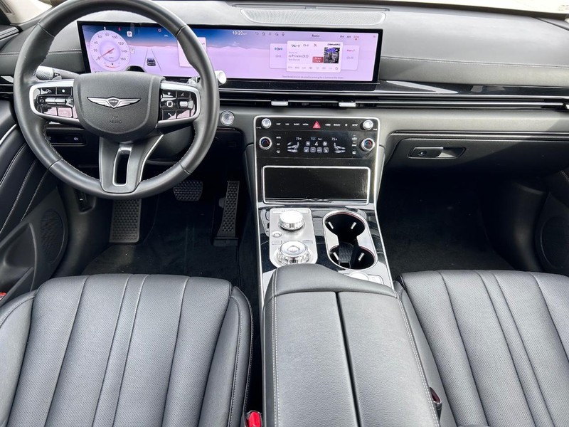 Genesis GV80 Vehicle Full-screen Gallery Image 9
