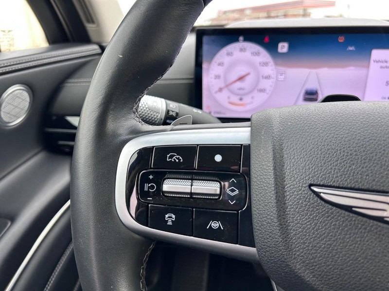 Genesis GV80 Vehicle Full-screen Gallery Image 11