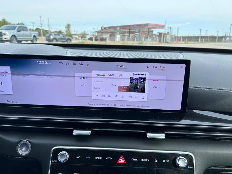 Genesis GV80 Vehicle Full-screen Gallery Image 13