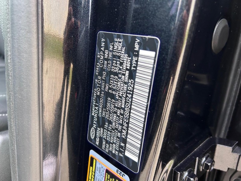 Genesis GV80 Vehicle Full-screen Gallery Image 22