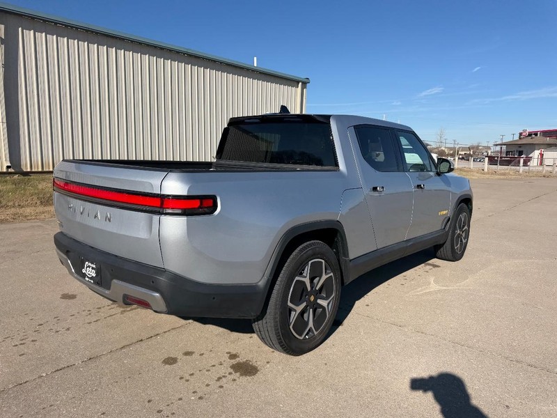 Rivian R1T Vehicle Full-screen Gallery Image 3