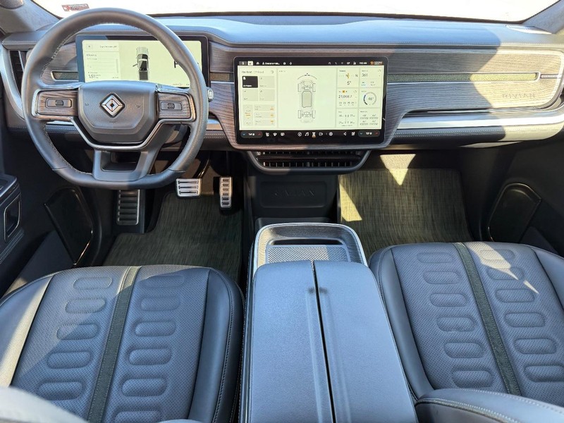 Rivian R1T Vehicle Full-screen Gallery Image 10