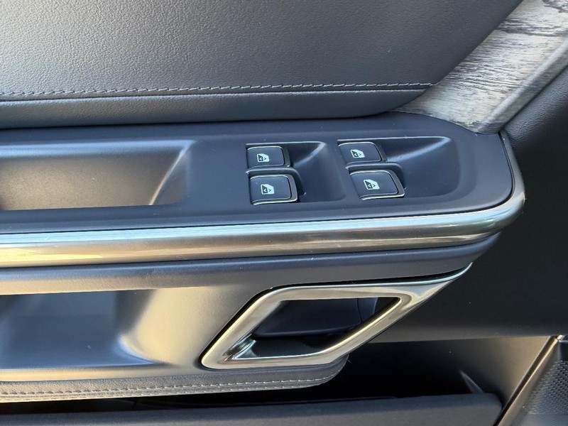 Rivian R1T Vehicle Full-screen Gallery Image 17